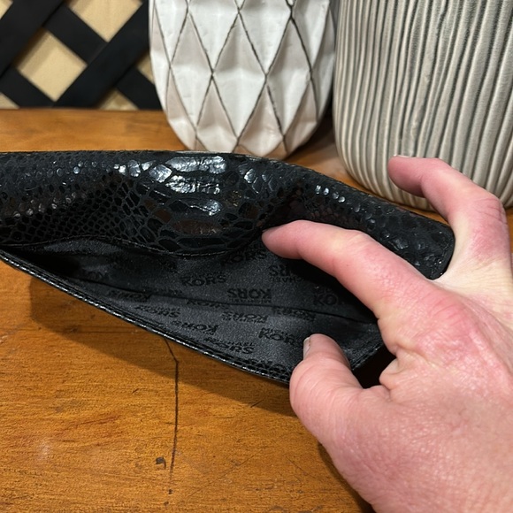 EUC Michael Kors Black Leather Snakeskin Pattern Fold Over Wallet - Picture 8 of 15